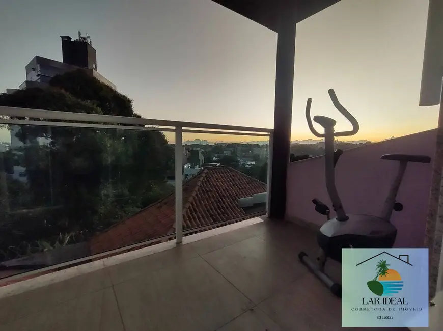 Casa com 5 quartos à venda, 256m2 em Macae - RJ - imagem 6 Foto 6 de Casa com 5 quartos à venda, 256m2 em Macae - RJ