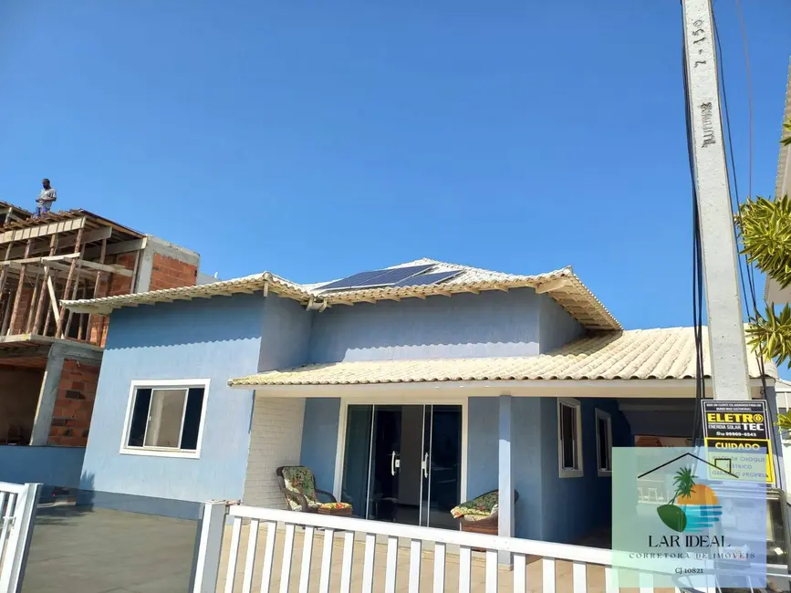 Foto 2 de Casa com 3 quartos à venda em Araruama - RJ