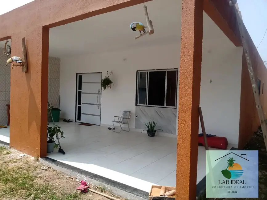 Foto 2 de Casa com 4 quartos à venda, 200m2 em Araruama - RJ
