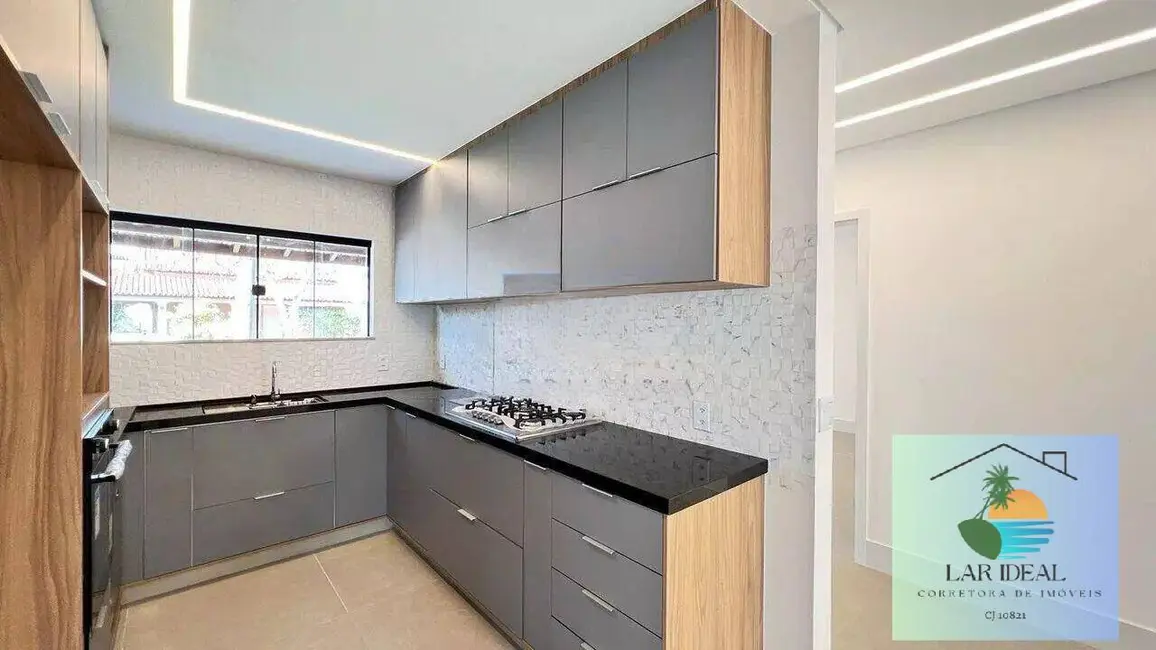 Casa com 4 quartos à venda, 300m2 em Balneário das Conchas, Sao Pedro Da Aldeia - RJ - imagem 6 Foto 6 de Casa com 4 quartos à venda, 300m2 em Balneário das Conchas, Sao Pedro Da Aldeia - RJ