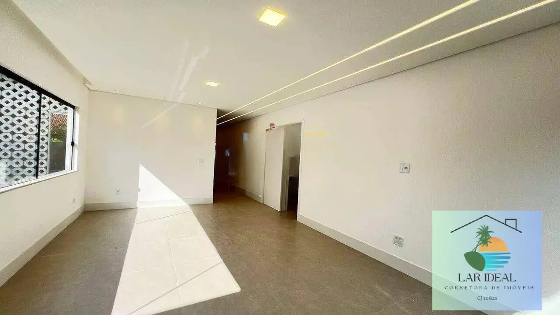 Casa com 4 quartos à venda, 300m2 em Balneário das Conchas, Sao Pedro Da Aldeia - RJ - imagem 5 Foto 5 de Casa com 4 quartos à venda, 300m2 em Balneário das Conchas, Sao Pedro Da Aldeia - RJ