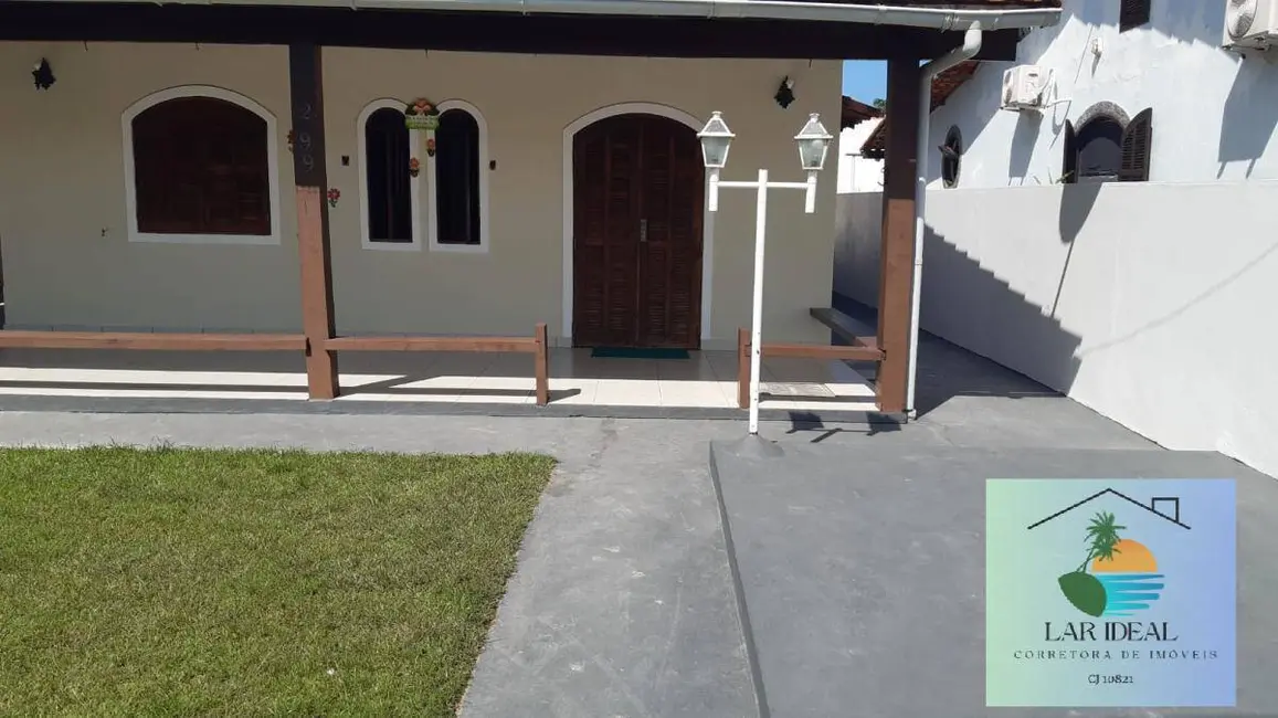 Casa com 4 quartos à venda, 360m2 em Praia Seca, Araruama - RJ - imagem 3 Foto 3 de Casa com 4 quartos à venda, 360m2 em Praia Seca, Araruama - RJ