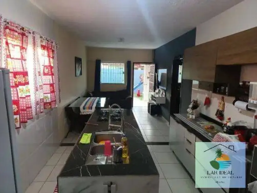 Foto 2 de Casa com 2 quartos à venda em Araruama - RJ