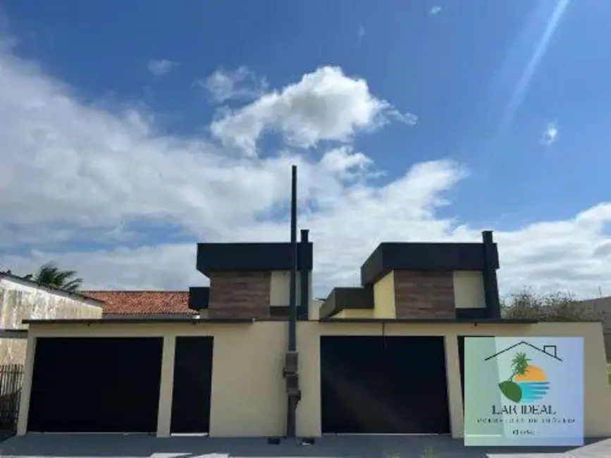 Casa com 3 quartos à venda, 180m2 em Sao Pedro Da Aldeia - RJ - imagem 1 Foto 1 de Casa com 3 quartos à venda, 180m2 em Sao Pedro Da Aldeia - RJ