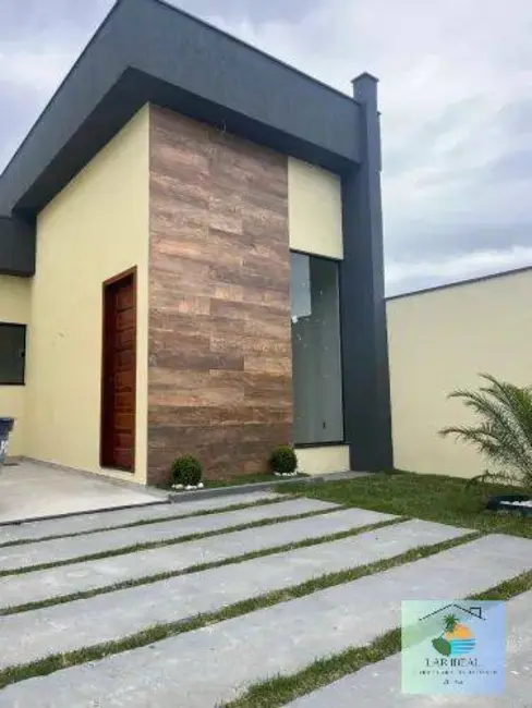 Casa com 3 quartos à venda, 180m2 em Sao Pedro Da Aldeia - RJ - imagem 2 Foto 2 de Casa com 3 quartos à venda, 180m2 em Sao Pedro Da Aldeia - RJ