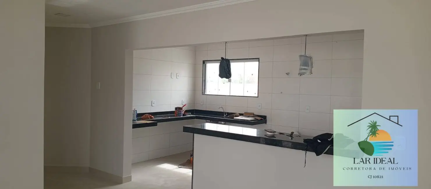 Foto 4 de Casa com 3 quartos à venda em Araruama - RJ