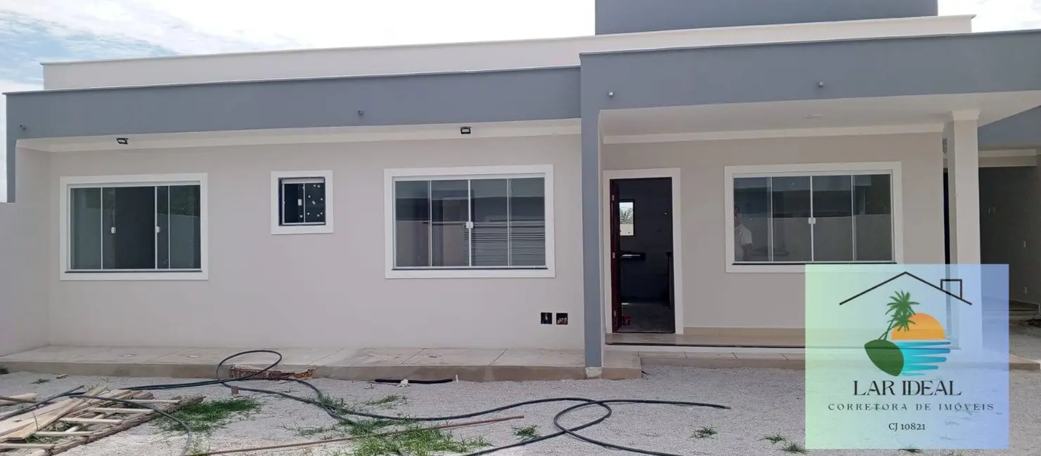 Foto 2 de Casa com 3 quartos à venda em Araruama - RJ