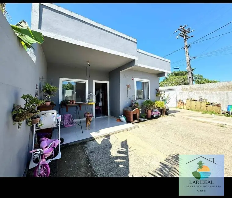 Foto 2 de Casa com 2 quartos à venda em Araruama - RJ