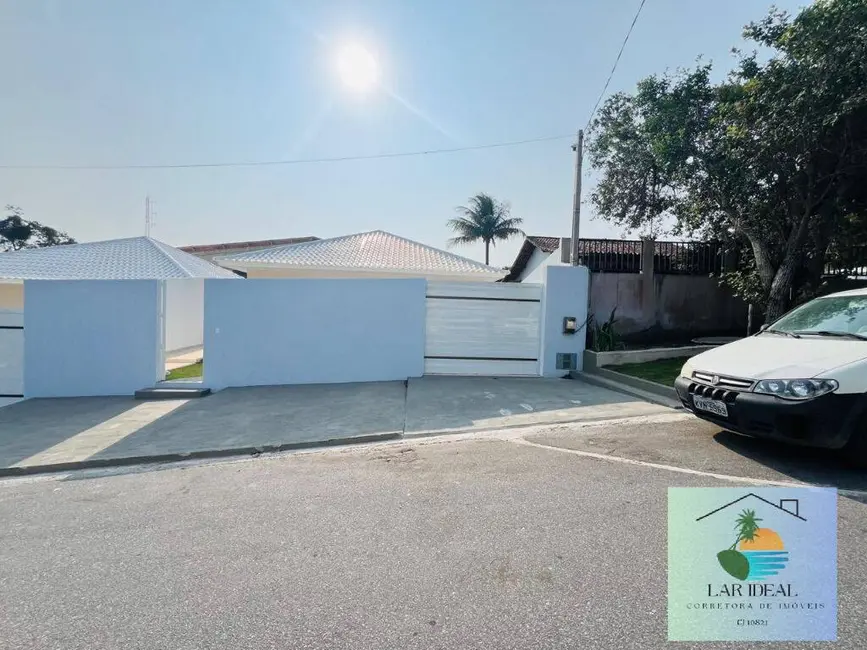 Foto 2 de Casa com 3 quartos à venda, 130m2 em Araruama - RJ