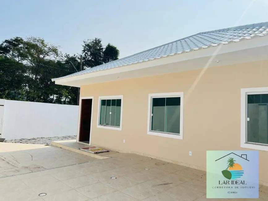 Foto 3 de Casa com 3 quartos à venda, 250m2 em Araruama - RJ