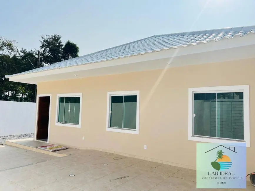 Foto 2 de Casa com 3 quartos à venda, 250m2 em Araruama - RJ