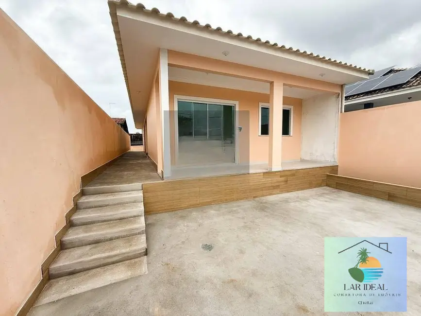 Foto 2 de Casa com 2 quartos à venda, 225m2 em Araruama - RJ