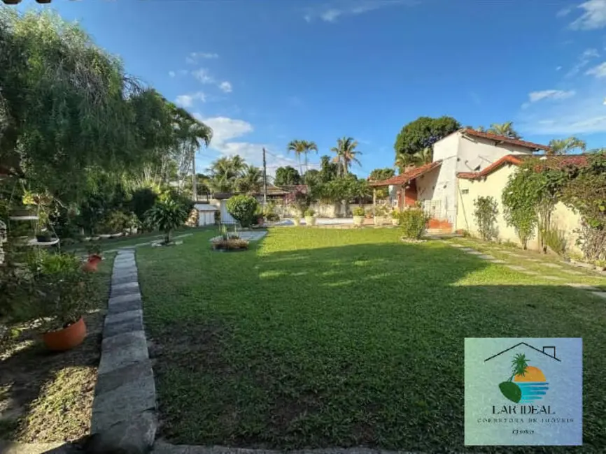 Foto 4 de Casa com 4 quartos à venda, 450m2 em Araruama - RJ