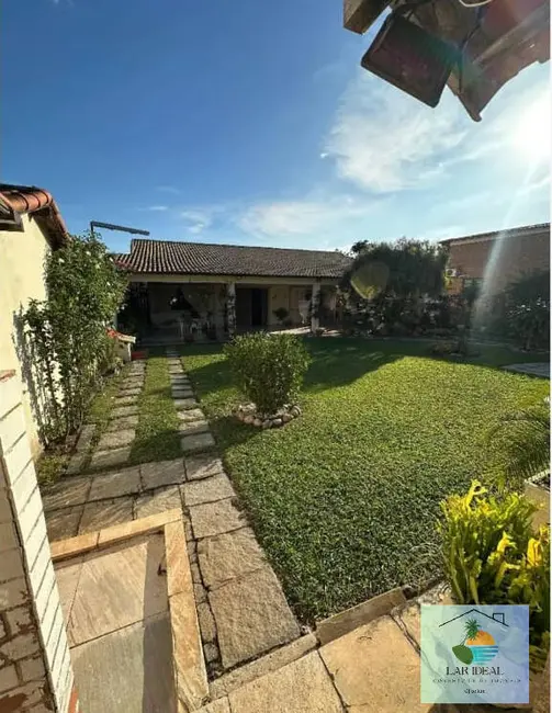 Foto 2 de Casa com 4 quartos à venda, 450m2 em Araruama - RJ