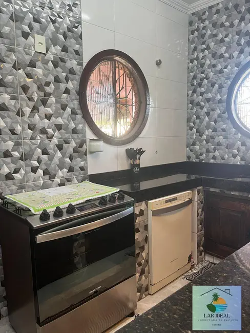 Foto 9 de Casa com 4 quartos à venda, 600m2 em Araruama - RJ