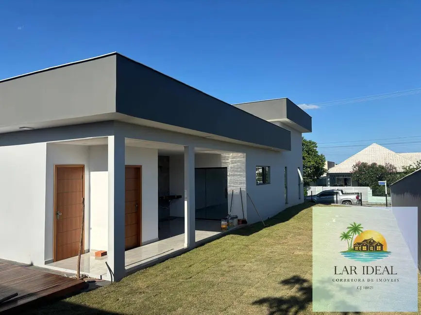 Foto 3 de Casa com 3 quartos à venda em Araruama - RJ