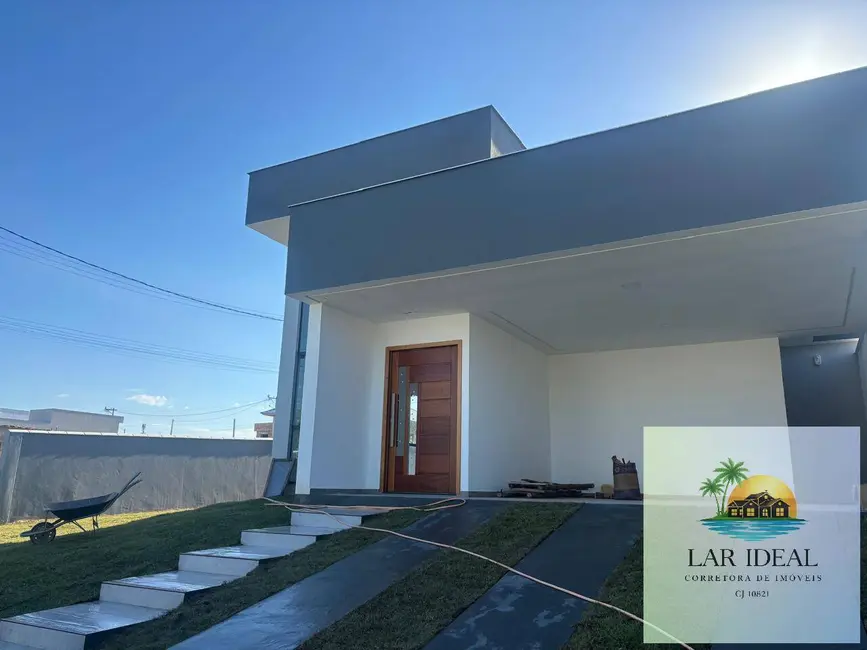 Foto 2 de Casa com 3 quartos à venda em Araruama - RJ