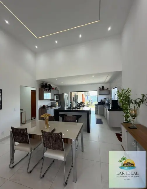 Foto 4 de Casa com 3 quartos à venda em Araruama - RJ