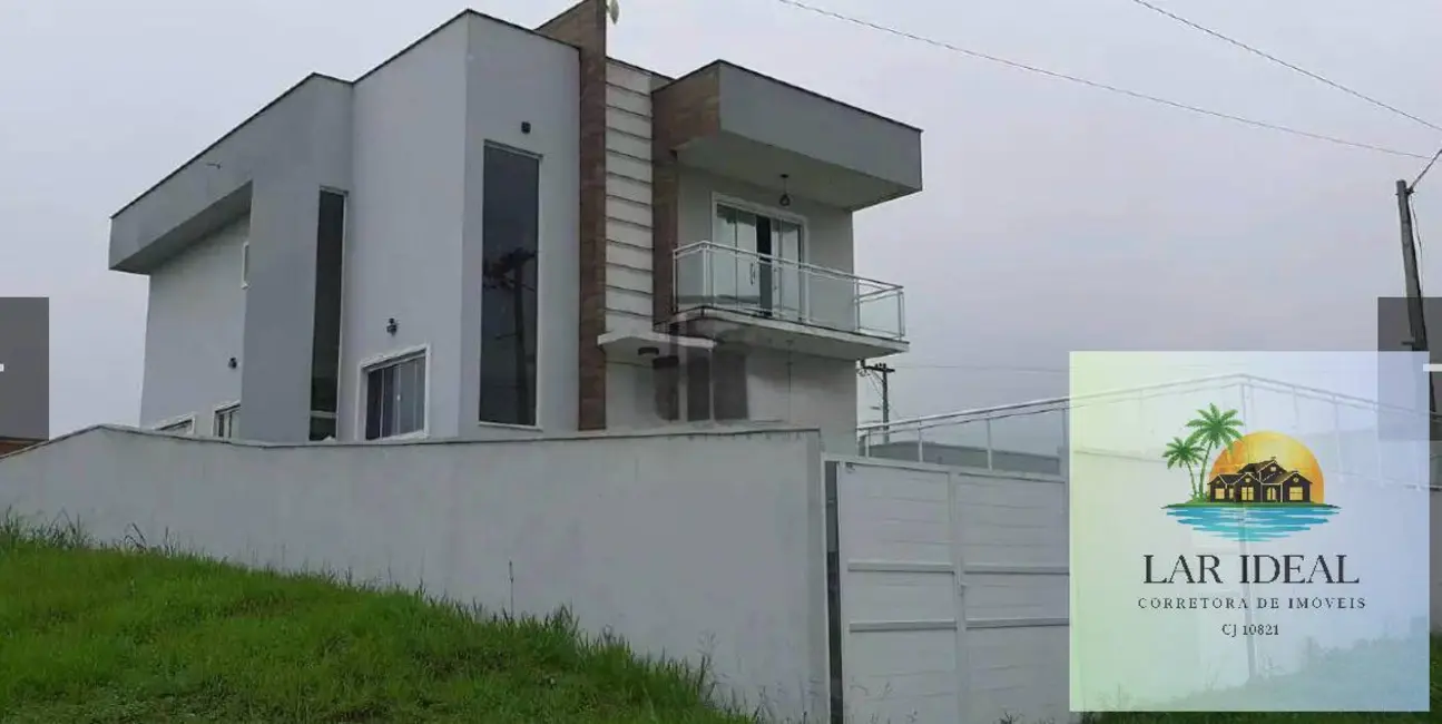 Foto 2 de Casa com 3 quartos à venda, 185m2 em Araruama - RJ