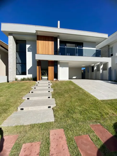 Foto 1 de Casa com 3 quartos à venda, 300m2 em São João do Rio Vermelho, Florianopolis - SC