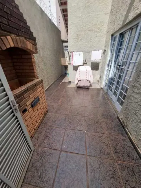 Casa com 3 quartos para alugar em Sao Jose Do Rio Preto - SP - imagem 8 Foto 8 de Casa com 3 quartos para alugar em Sao Jose Do Rio Preto - SP