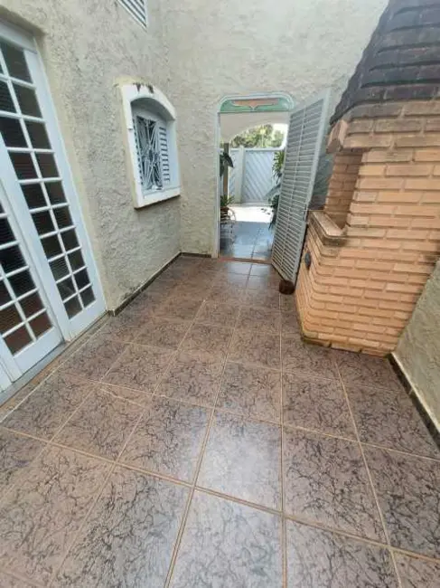 Casa com 3 quartos para alugar em Sao Jose Do Rio Preto - SP - imagem 6 Foto 6 de Casa com 3 quartos para alugar em Sao Jose Do Rio Preto - SP