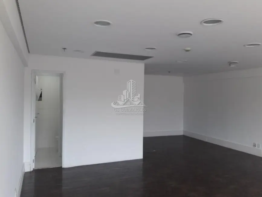 Sala Comercial para alugar, 51m2 em Green Valley Alphaville, Barueri - SP - imagem 3 Foto 3 de Sala Comercial para alugar, 51m2 em Green Valley Alphaville, Barueri - SP