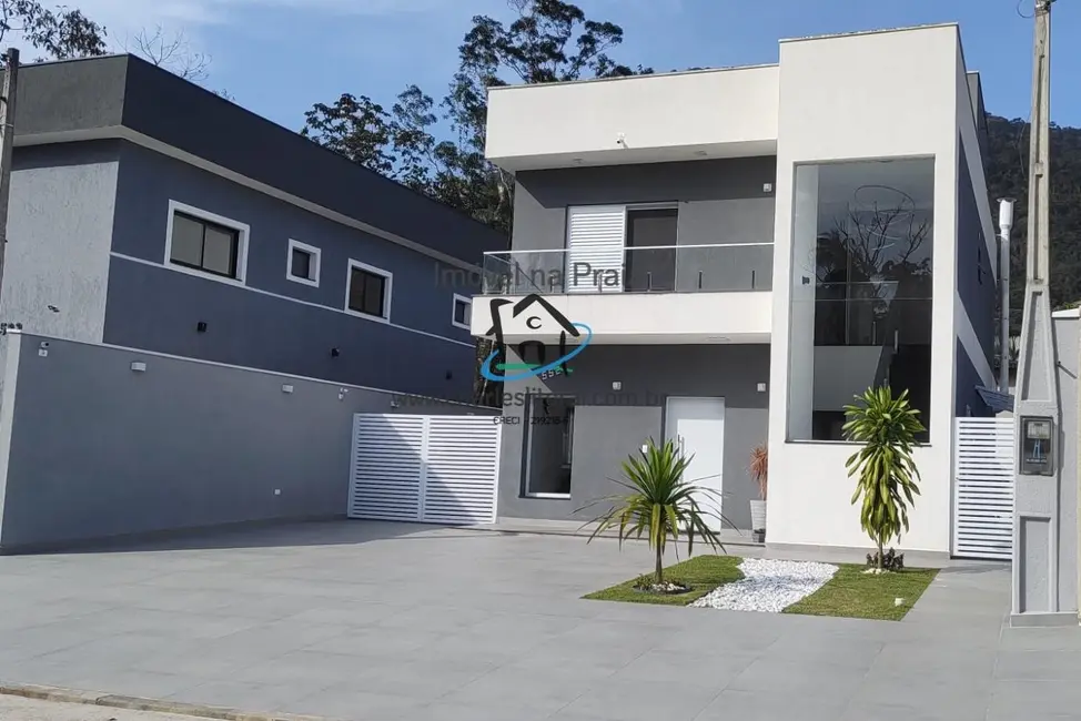Casa com 3 quartos à venda, 230m2 em Praia da Mococa, Caraguatatuba - SP - imagem 3 Foto 3 de Casa com 3 quartos à venda, 230m2 em Praia da Mococa, Caraguatatuba - SP