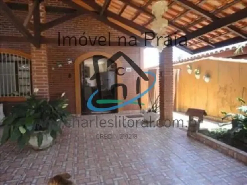 Casa com 4 quartos à venda, 280m2 em Balneário Copacabana, Caraguatatuba - SP - imagem 3 Foto 3 de Casa com 4 quartos à venda, 280m2 em Balneário Copacabana, Caraguatatuba - SP