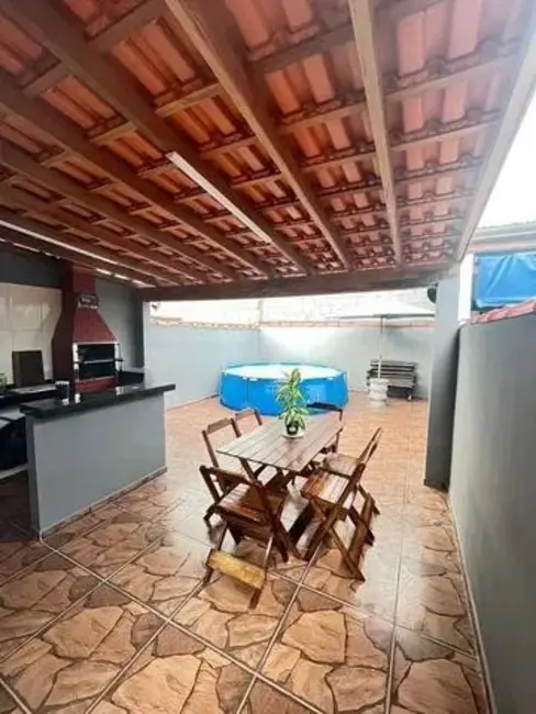 Foto 1 de Casa com 2 quartos à venda, 135m2 em Jardim Tarumãs, Caraguatatuba - SP
