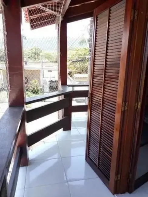 Foto 3 de Casa com 2 quartos à venda, 90m2 em Martim de Sá, Caraguatatuba - SP