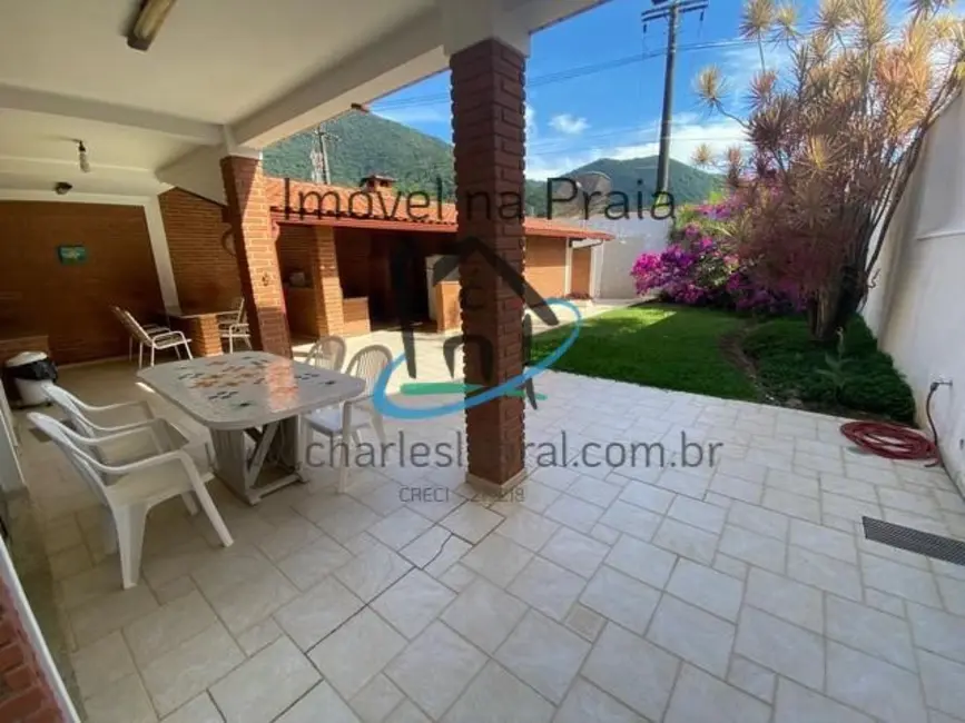 Foto 2 de Casa com 4 quartos à venda, 242m2 em Ubatuba - SP