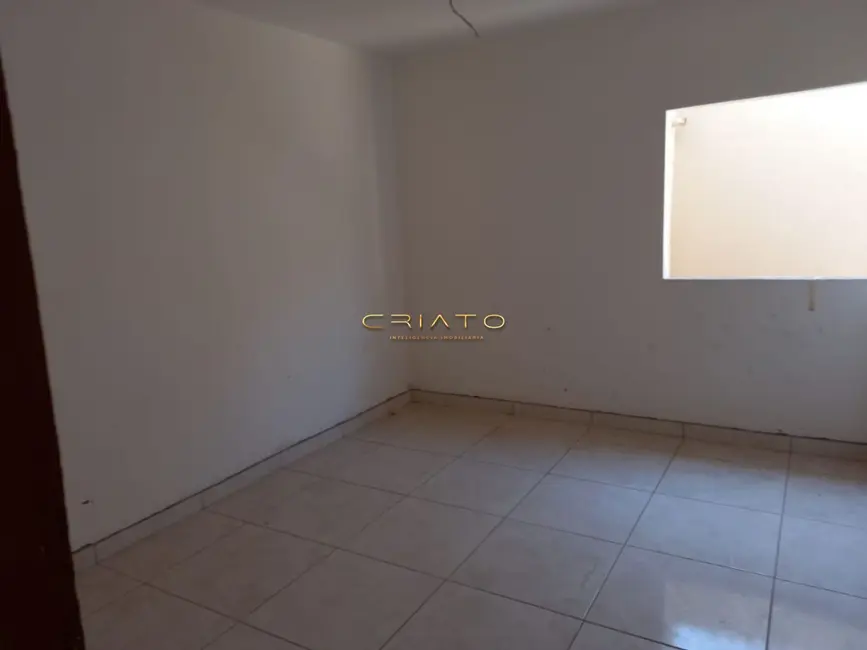 Foto 2 de Casa com 2 quartos à venda, 200m2 em Maracanã, Anapolis - GO