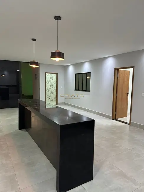 Foto 1 de Casa com 3 quartos à venda, 220m2 em Residencial Valência, Anapolis - GO