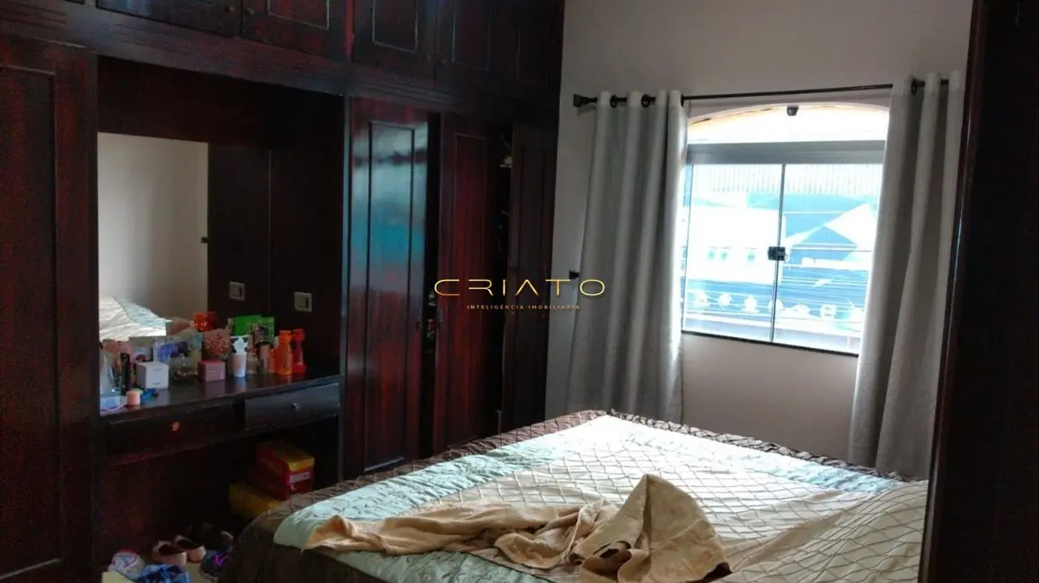 Foto 2 de Sobrado com 4 quartos à venda, 351m2 em Maracanã, Anapolis - GO