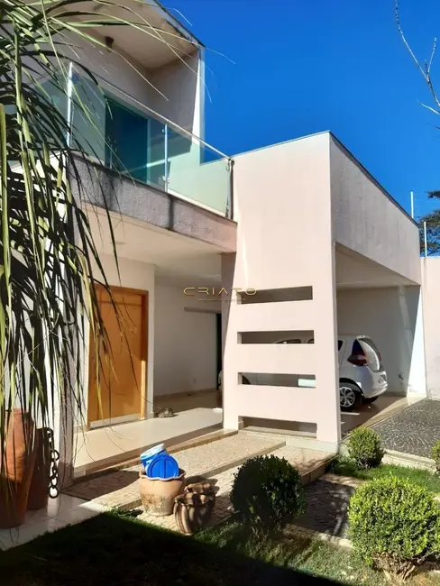 Foto 1 de Casa com 3 quartos à venda, 240m2 em Anápolis City, Anapolis - GO