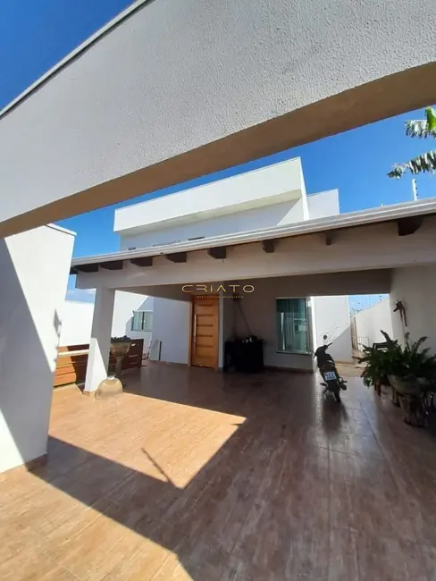 Foto 1 de Sobrado com 3 quartos à venda, 243m2 em Anapolis - GO