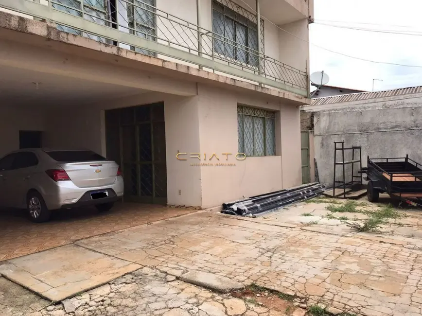 Foto 1 de Sobrado com 5 quartos à venda, 240m2 em Vila Jaiara, Anapolis - GO