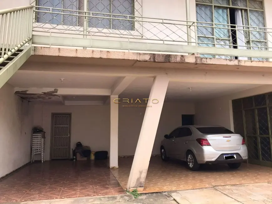 Foto 2 de Sobrado com 5 quartos à venda, 240m2 em Vila Jaiara, Anapolis - GO