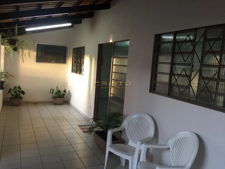 Foto 2 de Casa com 3 quartos à venda, 290m2 em Anapolis - GO