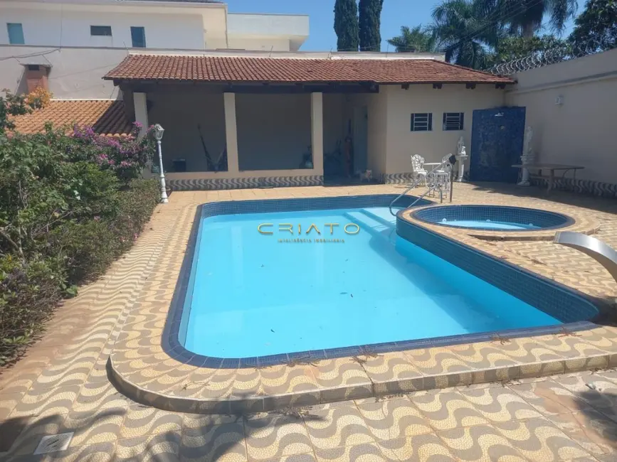 Foto 1 de Casa com 7 quartos à venda, 580m2 em Anápolis City, Anapolis - GO