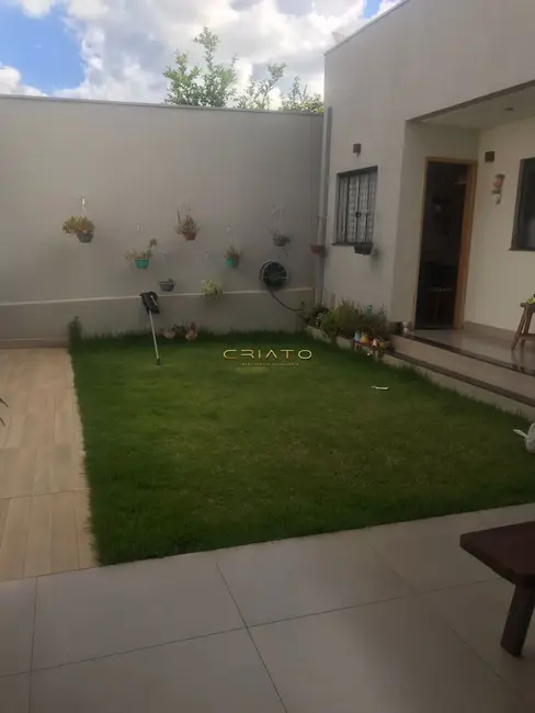 Foto 1 de Casa com 3 quartos à venda, 220m2 em Jardim Ana Paula, Anapolis - GO