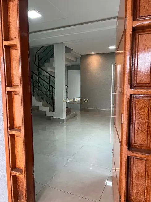 Foto 1 de Sobrado com 3 quartos à venda, 175m2 em Jardim Europa, Anapolis - GO