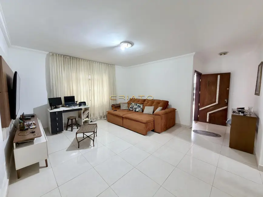 Foto 3 de Sobrado com 4 quartos para alugar, 215m2 em Alvorada, Anapolis - GO