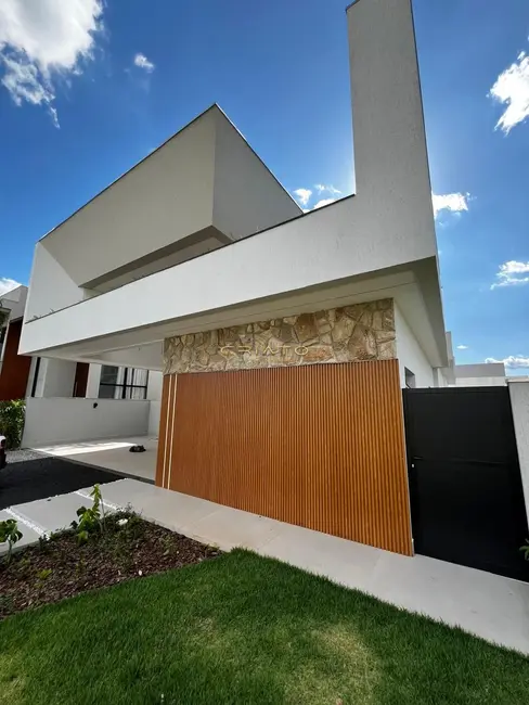 Foto 1 de Casa de Condomínio com 3 quartos à venda, 220m2 em Anapolis - GO