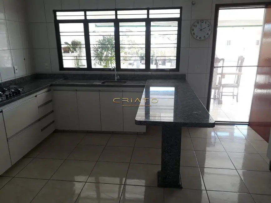 Sobrado com 2 quartos à venda, 124m2 em Anapolis - GO - imagem 4 Foto 4 de Sobrado com 2 quartos à venda, 124m2 em Anapolis - GO