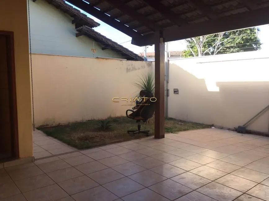 Foto 2 de Casa com 2 quartos à venda, 200m2 em Parque São Jerônimo, Anapolis - GO