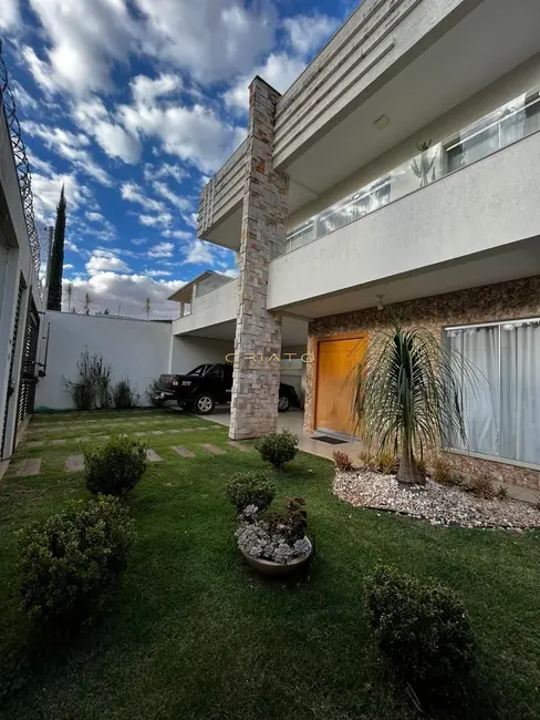 Foto 1 de Sobrado com 3 quartos à venda, 360m2 em Anápolis City, Anapolis - GO