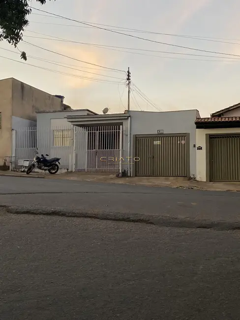 Casa com 3 quartos à venda, 328m2 em Anapolis - GO - imagem 1 Foto 1 de Casa com 3 quartos à venda, 328m2 em Anapolis - GO