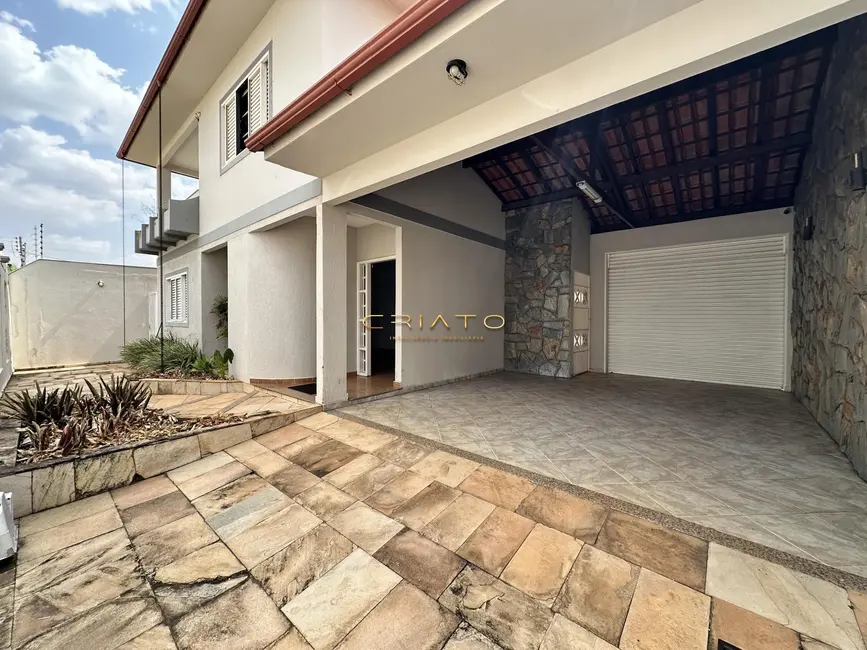 Sobrado com 4 quartos à venda, 475m2 em Cidade Jardim, Anapolis - GO - imagem 1 Foto 1 de Sobrado com 4 quartos à venda, 475m2 em Cidade Jardim, Anapolis - GO